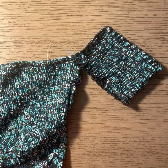 Francesca’s Floral Blouse - Picture 5 of 6